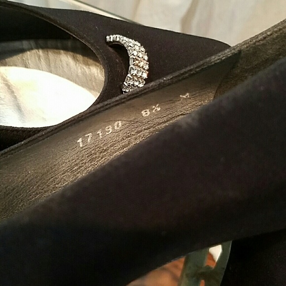 Stuart Weitzman Black Crystal Encrusted Heel - Picture 5 of 6